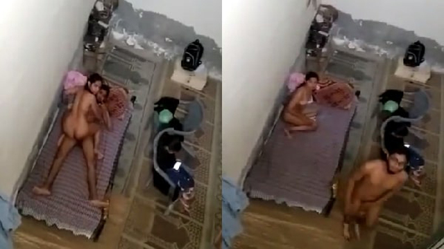 Girlfriend uske bahan k saamne ko chodtte hue pakda gaya ladka
